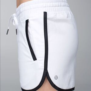 Lululemon 🍋 Black/White Varsity Short